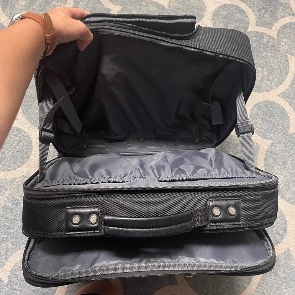 Samsonite wheeled briefcase/carry on luggage